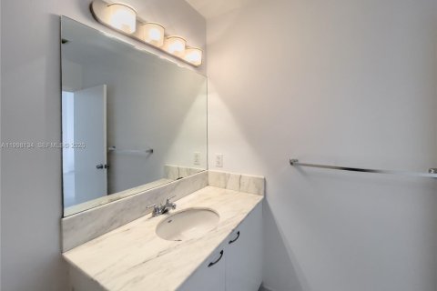 Condo in Miami, Florida, 1 bedroom  № 2066066 - photo 8
