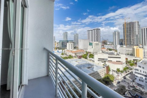 Condo in Miami, Florida, 1 bedroom  № 2066066 - photo 3