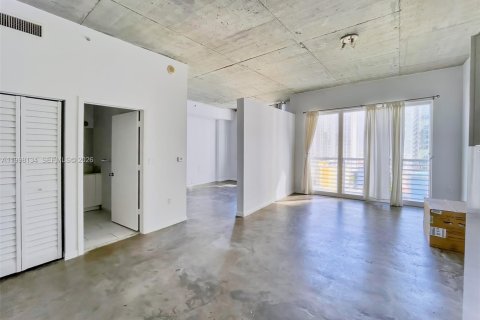 Condo in Miami, Florida, 1 bedroom  № 2066066 - photo 2