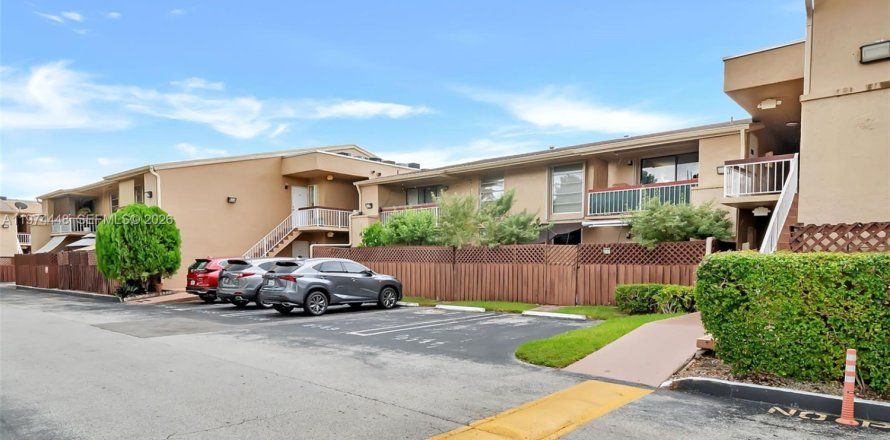 Кондоминиум с 1 спальней в Майами, Флорида № 2036259