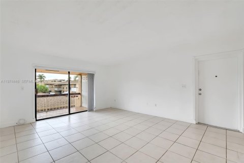 Купить кондоминиум в Майами, Флорида 1 спальня, 69.68м2, № 2036259 - фото 7