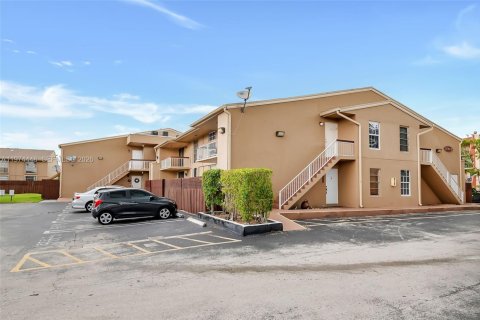 Купить кондоминиум в Майами, Флорида 1 спальня, 69.68м2, № 2036259 - фото 3