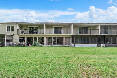 Copropriété à vendre à Tamarac, Floride: 2 chambres, 99.59 m2 № 2048050 - photo 2