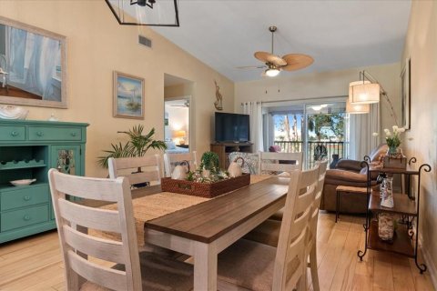 Condo in North Port, Florida, 2 bedrooms  № 1551843 - photo 8