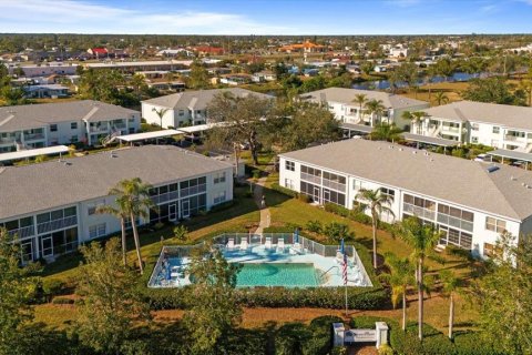 Condo in North Port, Florida, 2 bedrooms  № 1551843 - photo 1