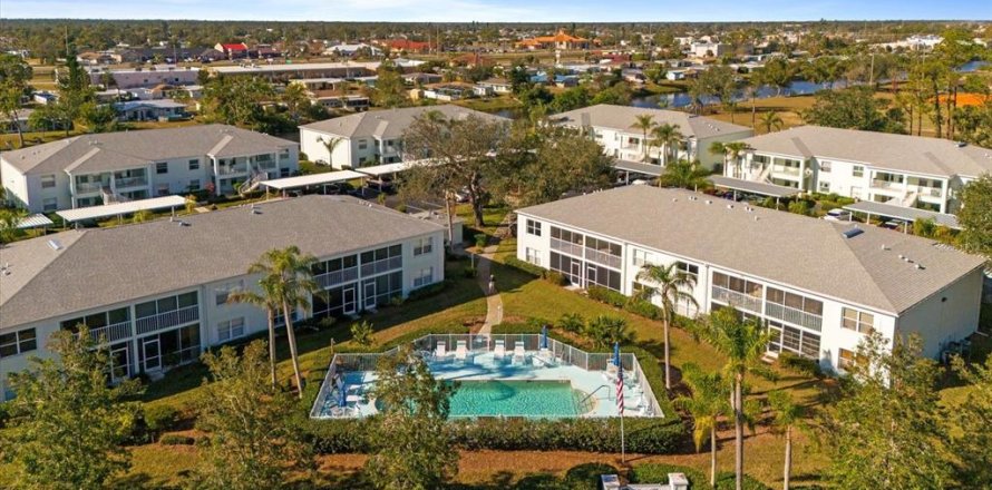 Condo in North Port, Florida, 2 bedrooms № 1551843