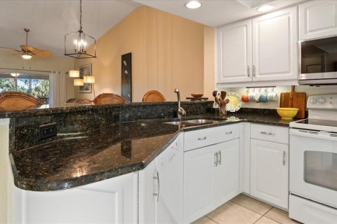 Condo in North Port, Florida, 2 bedrooms  № 1551843 - photo 12