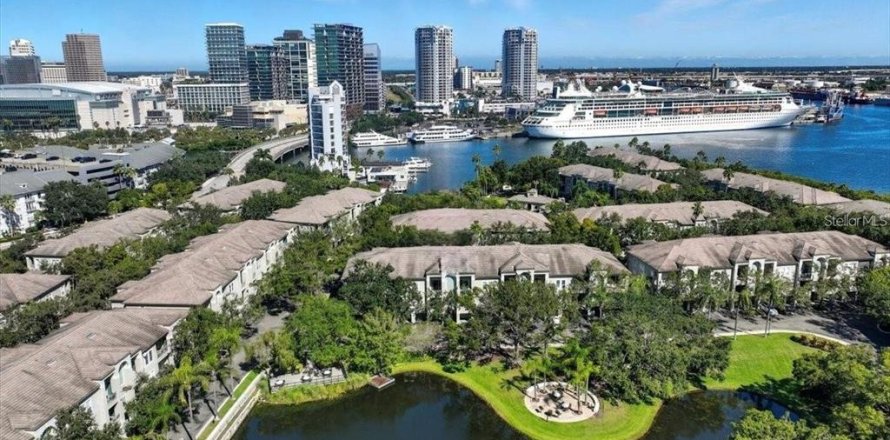 Condominio en Tampa, Florida, 1 dormitorio № 2197247