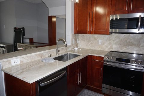 Condominio en venta en Tampa, Florida, 1 dormitorio, 83.61 m2 № 2197247 - foto 15