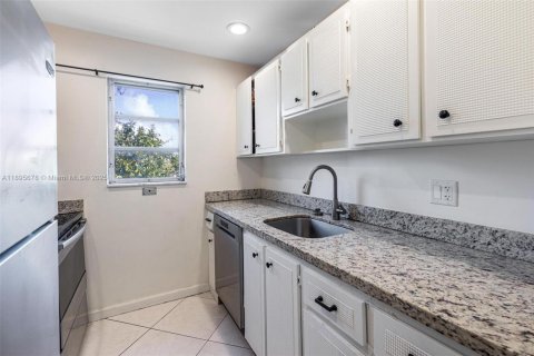 Купить кондоминиум в Холливуд, Флорида 1 спальня, 83.43м2, № 1951255 - фото 8