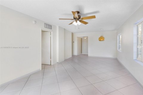 Купить кондоминиум в Холливуд, Флорида 1 спальня, 83.43м2, № 1951255 - фото 5