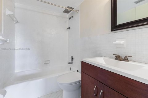 Купить кондоминиум в Холливуд, Флорида 1 спальня, 83.43м2, № 1951255 - фото 13