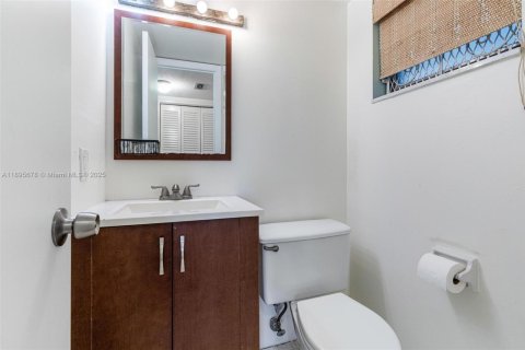 Купить кондоминиум в Холливуд, Флорида 1 спальня, 83.43м2, № 1951255 - фото 15