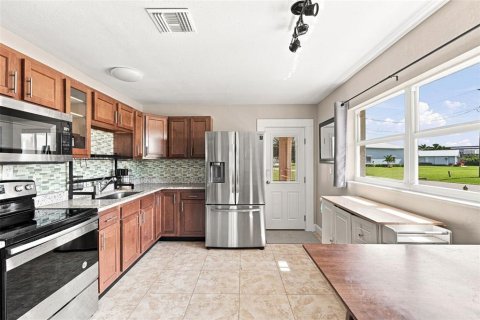 Villa ou maison à vendre à Punta Gorda, Floride: 3 chambres, 100.71 m2 № 2330971 - photo 13