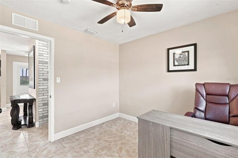 Villa ou maison à vendre à Punta Gorda, Floride: 3 chambres, 100.71 m2 № 2330971 - photo 23