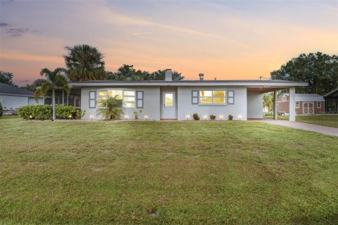 Villa ou maison à vendre à Punta Gorda, Floride: 3 chambres, 100.71 m2 № 2330971 - photo 2