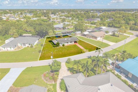 Villa ou maison à vendre à Punta Gorda, Floride: 3 chambres, 100.71 m2 № 2330971 - photo 3