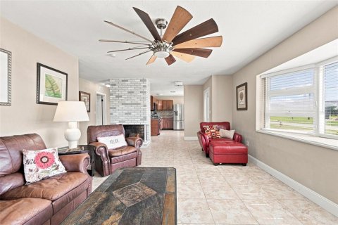 Villa ou maison à vendre à Punta Gorda, Floride: 3 chambres, 100.71 m2 № 2330971 - photo 16