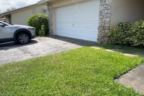 House in Weston, Florida 4 bedrooms, 222.59 sq.m. № 1945139 - photo 3