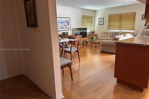 House in Weston, Florida 4 bedrooms, 222.59 sq.m. № 1945139 - photo 8