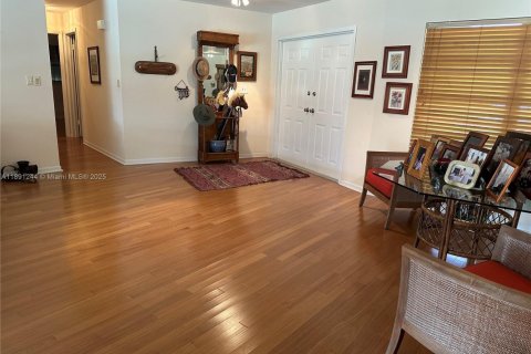 House in Weston, Florida 4 bedrooms, 222.59 sq.m. № 1945139 - photo 4