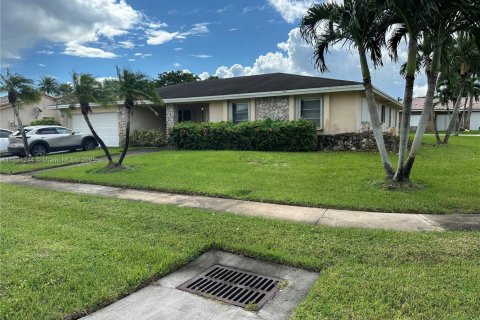 House in Weston, Florida 4 bedrooms, 222.59 sq.m. № 1945139 - photo 13
