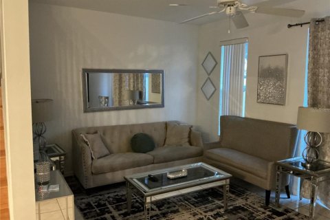 Adosado en venta en Kissimmee, Florida, 3 dormitorios, 136.38 m2 № 1908682 - foto 2