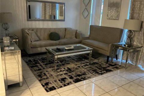 Adosado en venta en Kissimmee, Florida, 3 dormitorios, 136.38 m2 № 1908682 - foto 3
