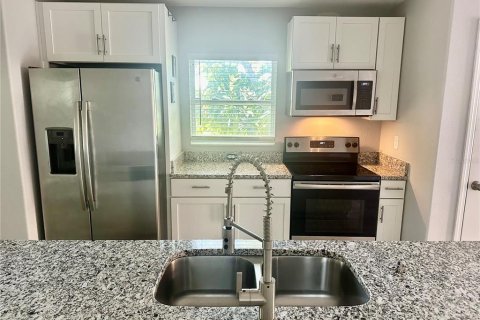 House in Saint Petersburg, Florida 3 bedrooms, 130.06 sq.m. № 1905481 - photo 13