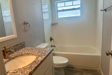 House in Saint Petersburg, Florida 3 bedrooms, 130.06 sq.m. № 1905481 - photo 22