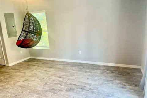 House in Saint Petersburg, Florida 3 bedrooms, 130.06 sq.m. № 1905481 - photo 15