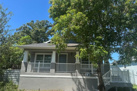 House in Saint Petersburg, Florida 3 bedrooms, 130.06 sq.m. № 1905481 - photo 6