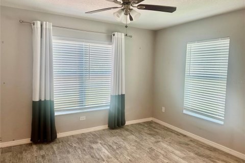 House in Saint Petersburg, Florida 3 bedrooms, 130.06 sq.m. № 1905481 - photo 17