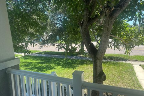House in Saint Petersburg, Florida 3 bedrooms, 130.06 sq.m. № 1905481 - photo 27