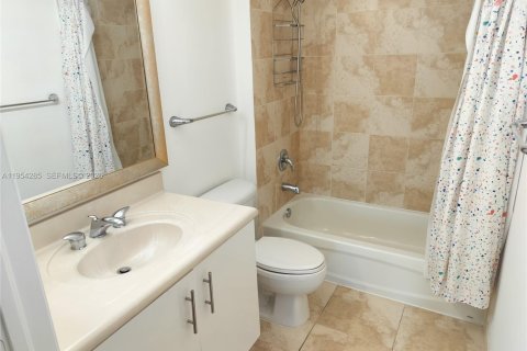 Copropriété à louer à North Bay Village, Floride: 2 chambres, 116.22 m2 № 2010911 - photo 10