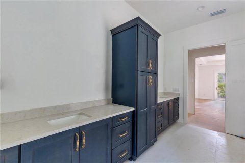 Casa en venta en Tampa, Florida, 5 dormitorios, 463.4 m2 № 1758101 - foto 28