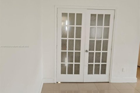 Снять в аренду кондоминиум в Майами-Бич, Флорида 1 спальня, 69.12м2, № 1977620 - фото 11