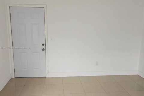 Снять в аренду кондоминиум в Майами-Бич, Флорида 1 спальня, 69.12м2, № 1977620 - фото 13