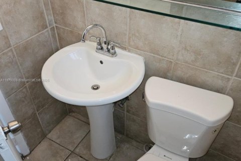 Снять в аренду кондоминиум в Майами-Бич, Флорида 1 спальня, 69.12м2, № 1977620 - фото 15