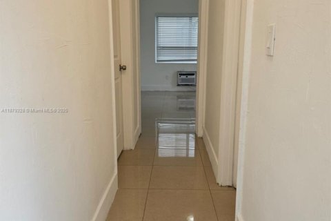 Снять в аренду кондоминиум в Майами-Бич, Флорида 1 спальня, 69.12м2, № 1977620 - фото 9