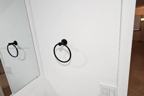 Снять в аренду кондоминиум в Майами-Бич, Флорида 1 спальня, 69.12м2, № 1977620 - фото 3