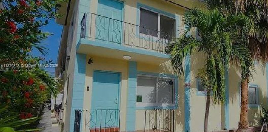 Кондоминиум с 1 спальней в Майами-Бич, Флорида № 1977620