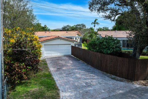 House in Miami Shores, Florida 3 bedrooms, 203.73 sq.m. № 1929338 - photo 28