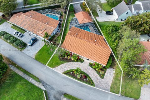 House in Miami Shores, Florida 3 bedrooms, 203.73 sq.m. № 1929338 - photo 27