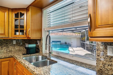 House in Miami Shores, Florida 3 bedrooms, 203.73 sq.m. № 1929338 - photo 14