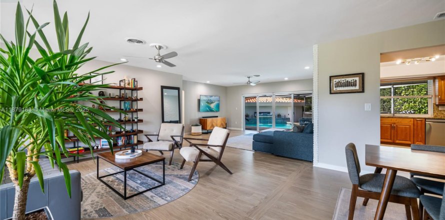 House in Miami Shores, Florida 3 bedrooms, 203.73 sq.m. № 1929338