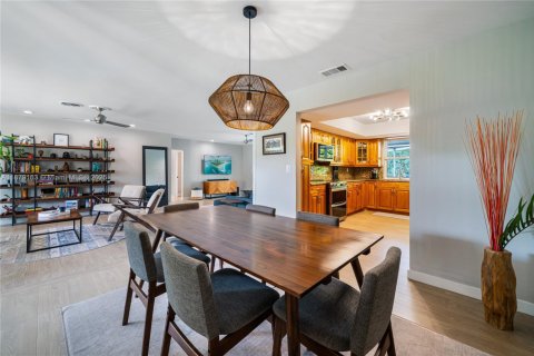 House in Miami Shores, Florida 3 bedrooms, 203.73 sq.m. № 1929338 - photo 17