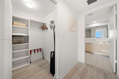 Купить кондоминиум в Халландейл-Бич, Флорида 2 спальни, 96.34м2, № 2066580 - фото 13