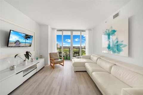 Кондоминиум с 2 спальнями в Халландейл-Бич, Флорида № 2066580