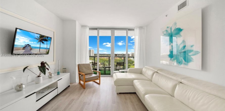 Кондоминиум с 2 спальнями в Халландейл-Бич, Флорида № 2066580